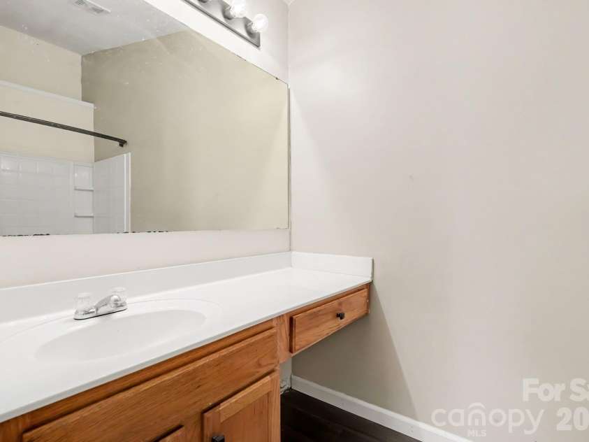 4952 Kotlik Drive, Charlotte, NC 28269.  MLS# CAR4435704, YatesRealty ID 58103. 