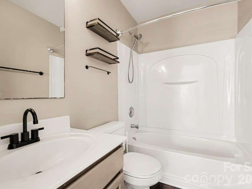4952 Kotlik Drive, Charlotte, NC 28269.  MLS# CAR4435704, YatesRealty ID 58103. 
