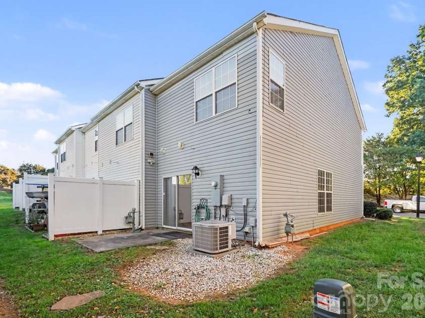 4952 Kotlik Drive, Charlotte, NC 28269.  MLS# CAR4435704, YatesRealty ID 58103. 
