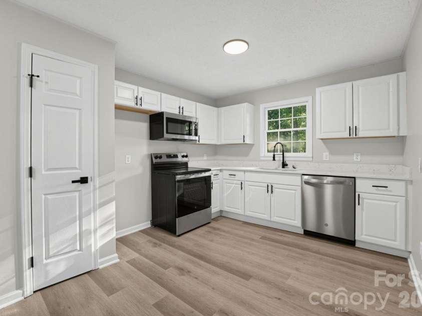 1227 Eden Drive, Chester, SC 29706.  MLS# CAR4437176, YatesRealty ID 58104. 