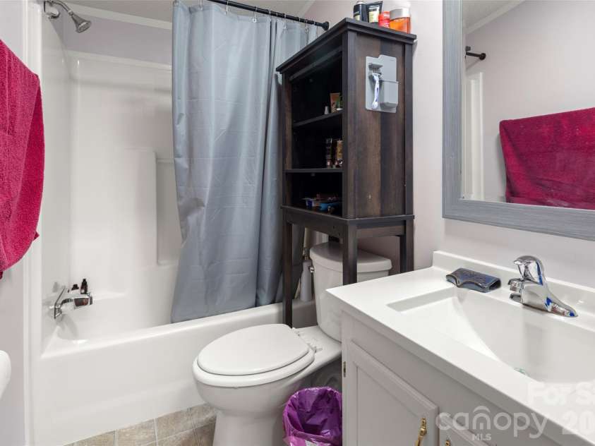 81 Dena Nix Lane, Hendersonville, NC 28792.  MLS# CAR4436857, YatesRealty ID 58109. 2nd full bathroom
