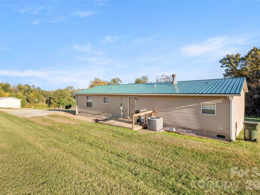 81 Dena Nix Lane, Hendersonville, NC 28792.  MLS# CAR4436857, YatesRealty ID 58109. 