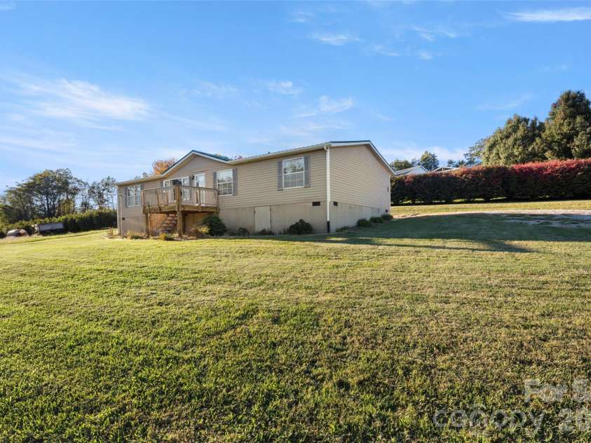 81 Dena Nix Lane, Hendersonville, NC 28792.  MLS# CAR4436857, YatesRealty ID 58109. 