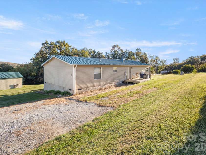 81 Dena Nix Lane, Hendersonville, NC 28792.  MLS# CAR4436857, YatesRealty ID 58109. 