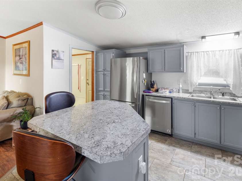 81 Dena Nix Lane, Hendersonville, NC 28792.  MLS# CAR4436857, YatesRealty ID 58109. 