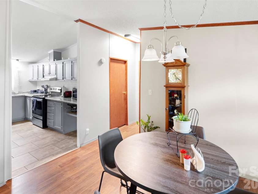 81 Dena Nix Lane, Hendersonville, NC 28792.  MLS# CAR4436857, YatesRealty ID 58109. Dining Area