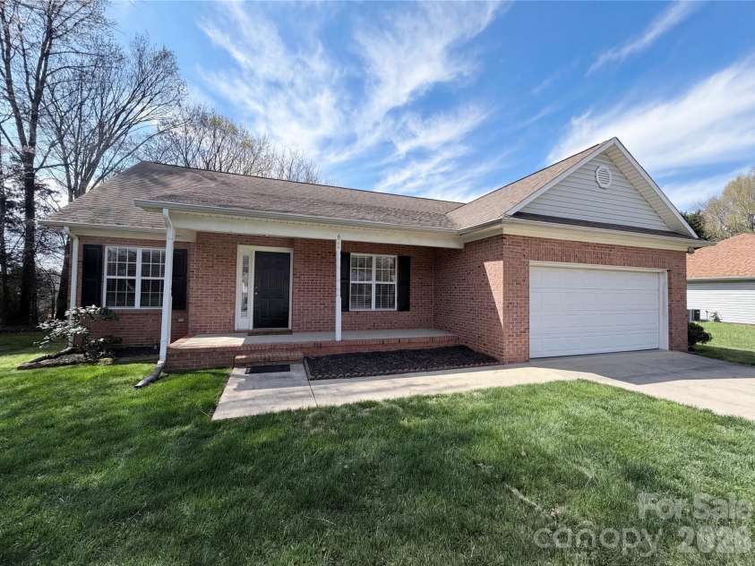600 Emerson Drive, Mooresville, NC 28115.  MLS# CAR4361217, YatesRealty ID 5811. 