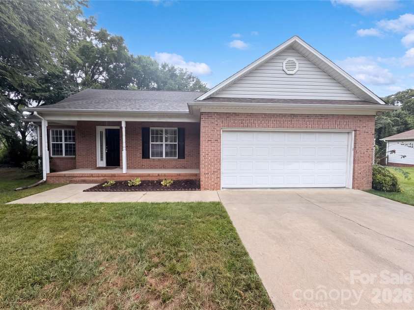 600 Emerson Drive, Mooresville, NC 28115.  MLS# CAR4361217, YatesRealty ID 5811. 