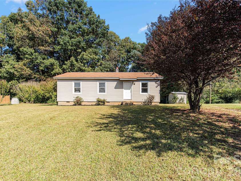 3748 Jenkins Road, Clover, SC 29710.  MLS# CAR4436968, YatesRealty ID 58116. 