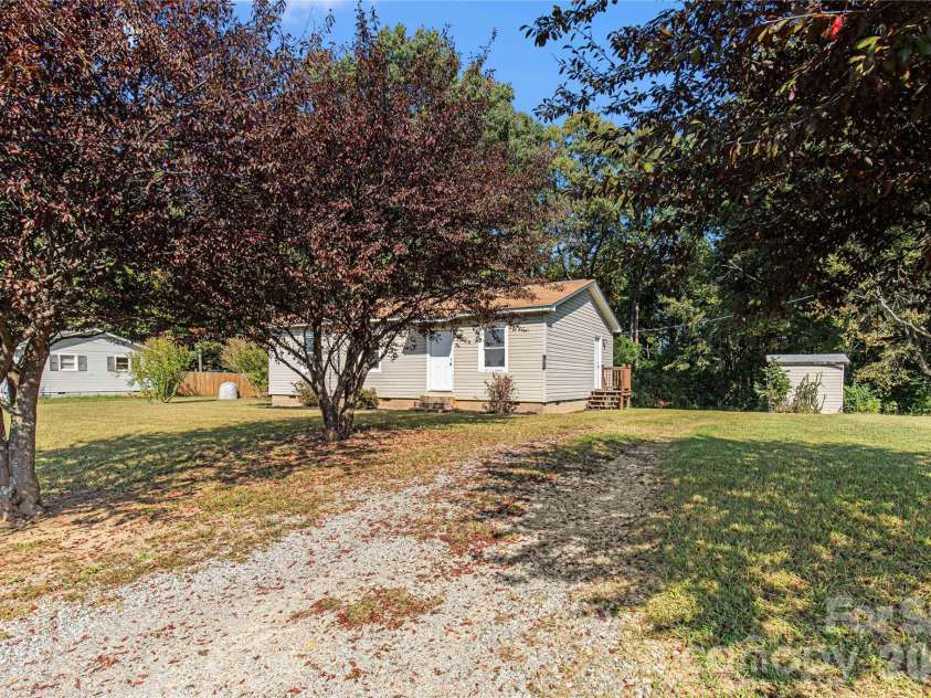 3748 Jenkins Road, Clover, SC 29710.  MLS# CAR4436968, YatesRealty ID 58116. 