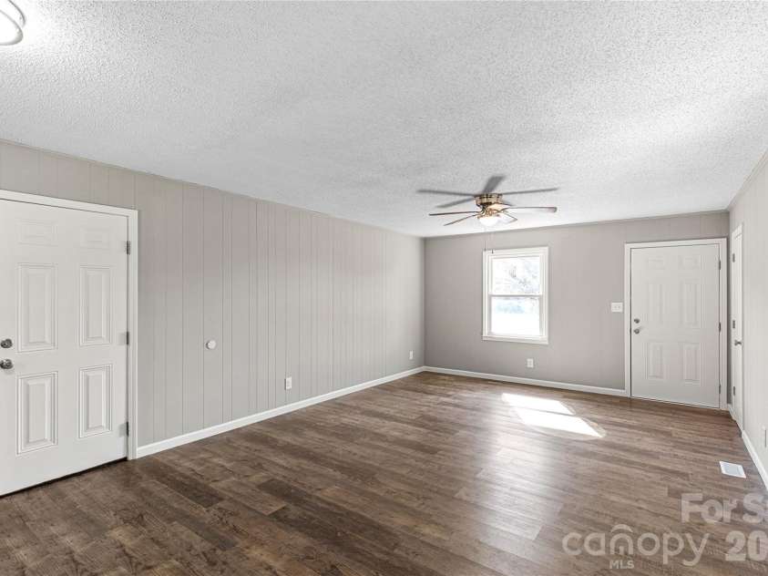 3748 Jenkins Road, Clover, SC 29710.  MLS# CAR4436968, YatesRealty ID 58116. 
