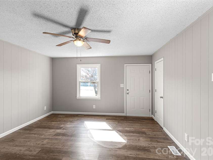 3748 Jenkins Road, Clover, SC 29710.  MLS# CAR4436968, YatesRealty ID 58116. 