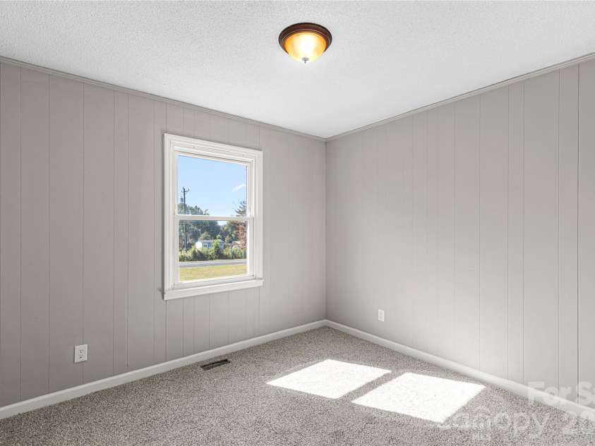 3748 Jenkins Road, Clover, SC 29710.  MLS# CAR4436968, YatesRealty ID 58116. 