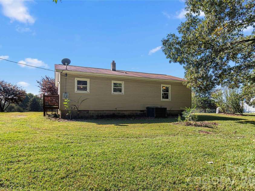 3748 Jenkins Road, Clover, SC 29710.  MLS# CAR4436968, YatesRealty ID 58116. 