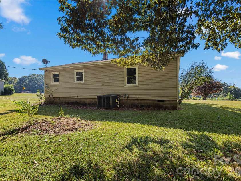 3748 Jenkins Road, Clover, SC 29710.  MLS# CAR4436968, YatesRealty ID 58116. 