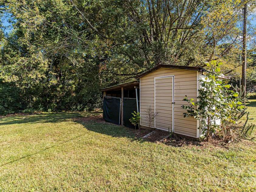 3748 Jenkins Road, Clover, SC 29710.  MLS# CAR4436968, YatesRealty ID 58116. 