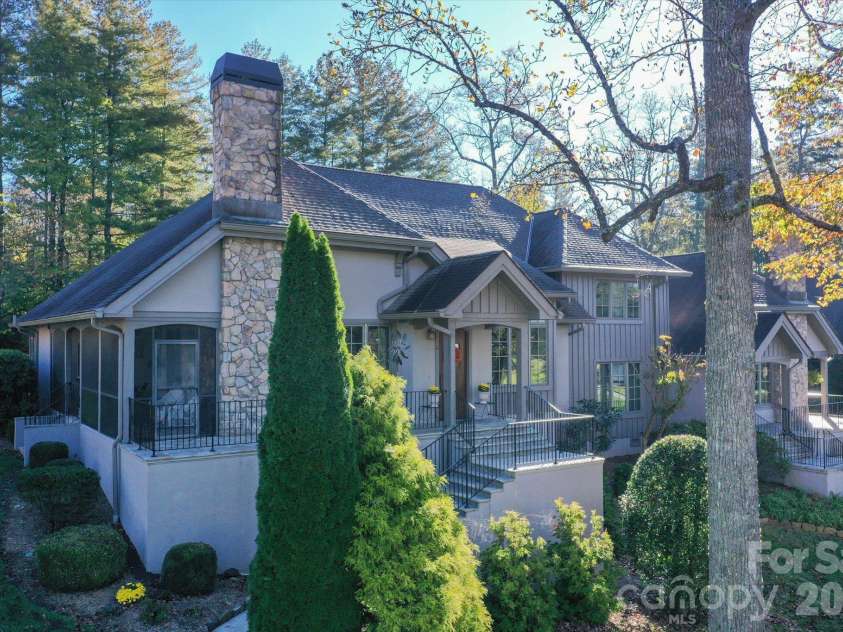 22 Hollyberry Lane, Brevard, NC 28712.  MLS# CAR4433168, YatesRealty ID 58117. 