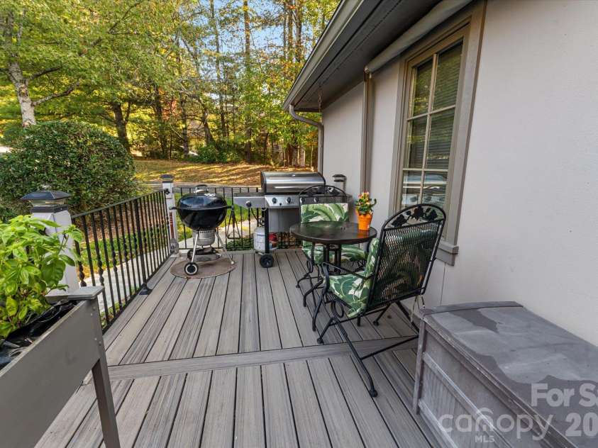 22 Hollyberry Lane, Brevard, NC 28712.  MLS# CAR4433168, YatesRealty ID 58117. 