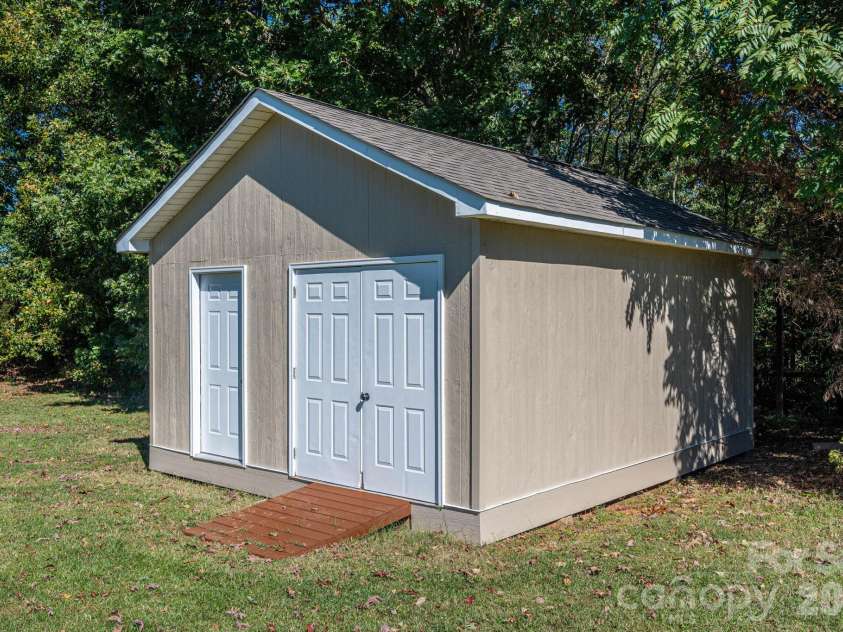 4510 Western Sky Court, Lincolnton, NC 28092.  MLS# CAR4435685, YatesRealty ID 58119. Separate building
