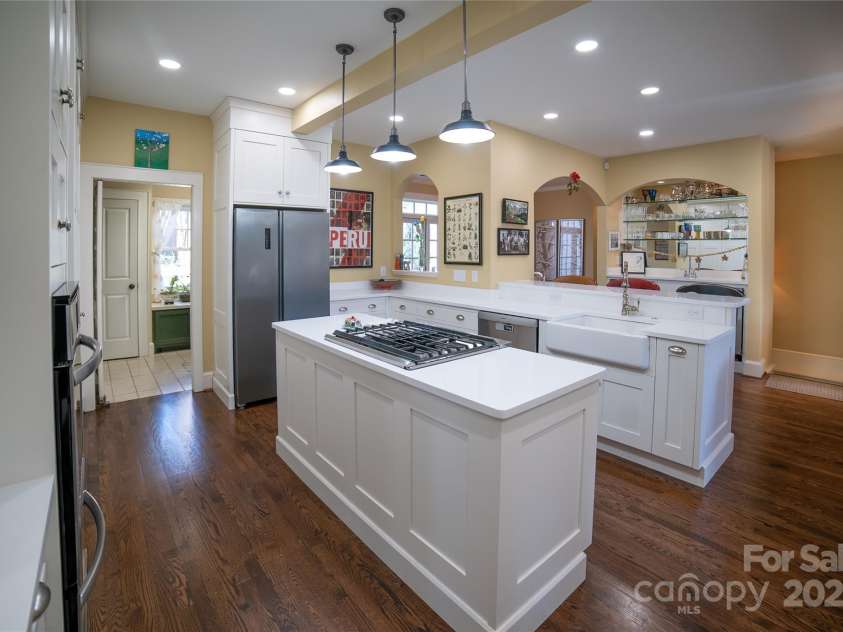 115 Riverside Court, Morganton, NC 28655.  MLS# CAR4220873, YatesRealty ID 5812. Kitchen Island
