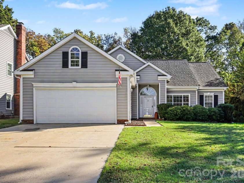 8524 Albury Walk Lane, Charlotte, NC 28277.  MLS# CAR4432906, YatesRealty ID 58123. 