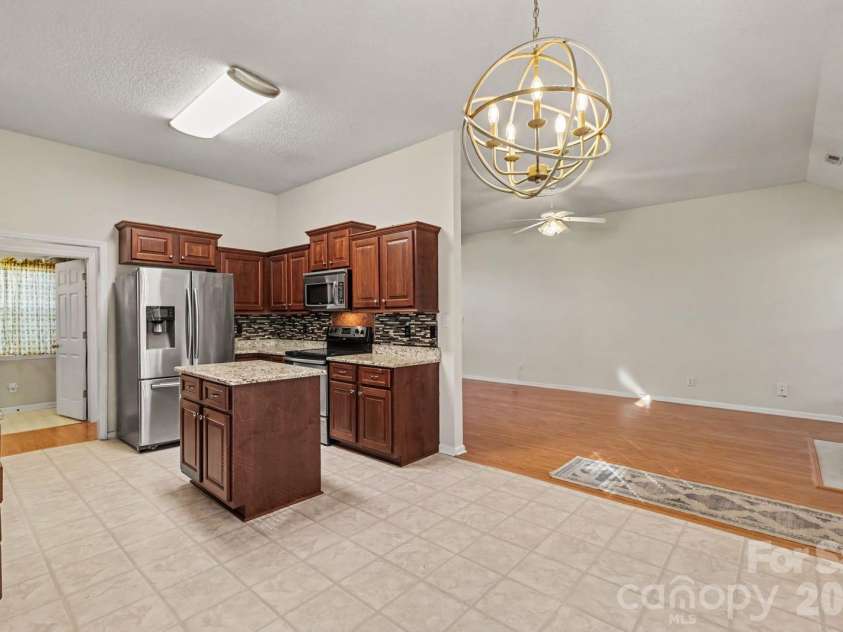 8524 Albury Walk Lane, Charlotte, NC 28277.  MLS# CAR4432906, YatesRealty ID 58123. 