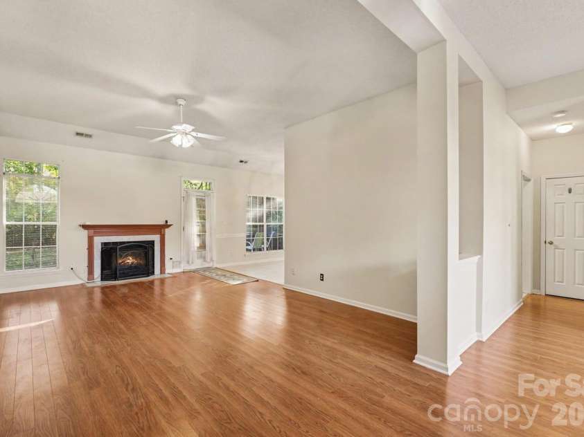 8524 Albury Walk Lane, Charlotte, NC 28277.  MLS# CAR4432906, YatesRealty ID 58123. 