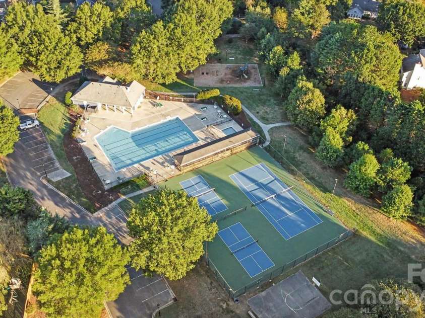 8524 Albury Walk Lane, Charlotte, NC 28277.  MLS# CAR4432906, YatesRealty ID 58123. 