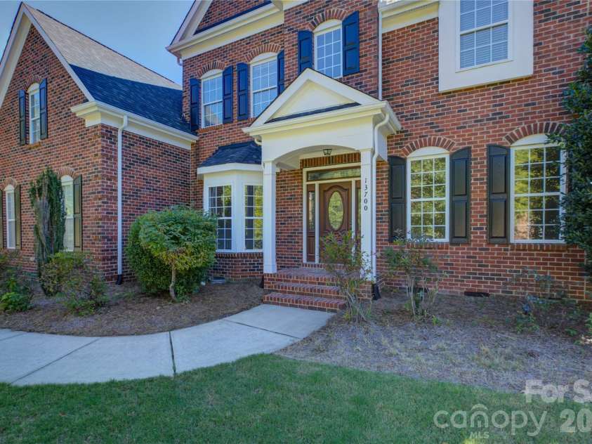 13700 Glen Abbey Drive, Charlotte, NC 28278.  MLS# CAR4436644, YatesRealty ID 58128. 