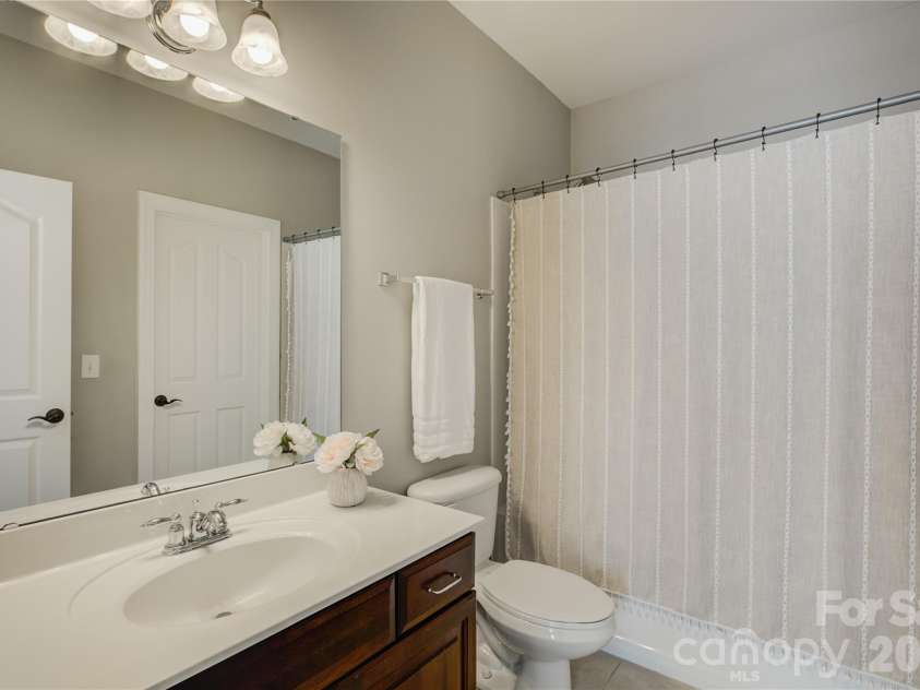 13700 Glen Abbey Drive, Charlotte, NC 28278.  MLS# CAR4436644, YatesRealty ID 58128. 