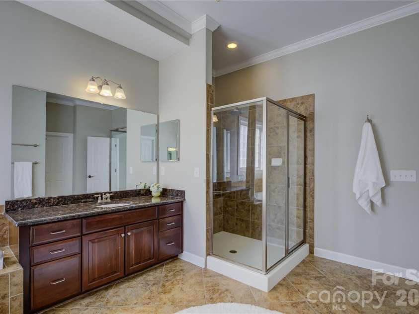 13700 Glen Abbey Drive, Charlotte, NC 28278.  MLS# CAR4436644, YatesRealty ID 58128. 