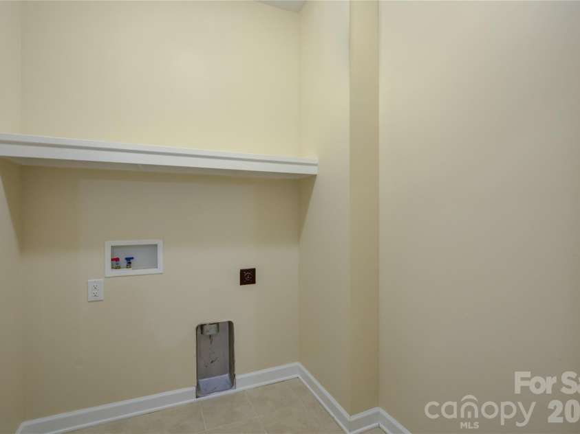 13700 Glen Abbey Drive, Charlotte, NC 28278.  MLS# CAR4436644, YatesRealty ID 58128. 