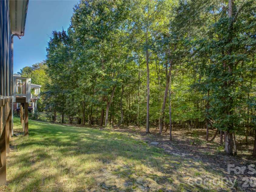 13700 Glen Abbey Drive, Charlotte, NC 28278.  MLS# CAR4436644, YatesRealty ID 58128. 