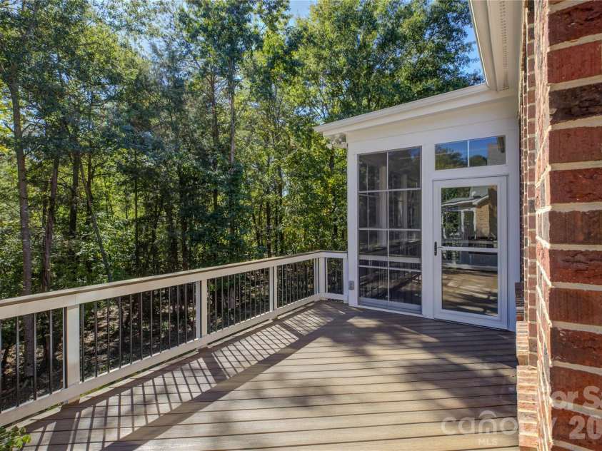 13700 Glen Abbey Drive, Charlotte, NC 28278.  MLS# CAR4436644, YatesRealty ID 58128. 