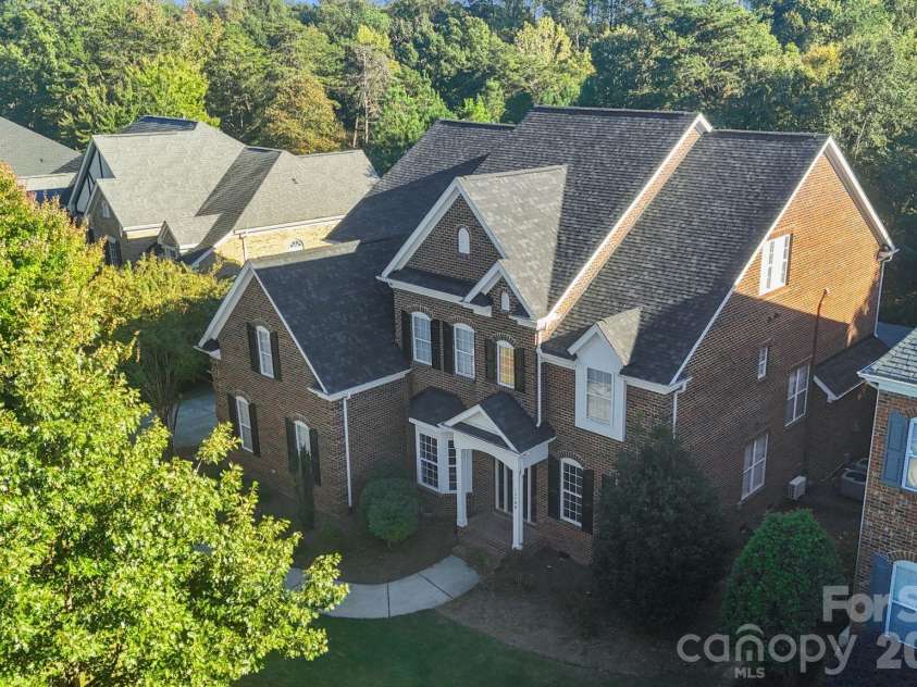 13700 Glen Abbey Drive, Charlotte, NC 28278.  MLS# CAR4436644, YatesRealty ID 58128. 