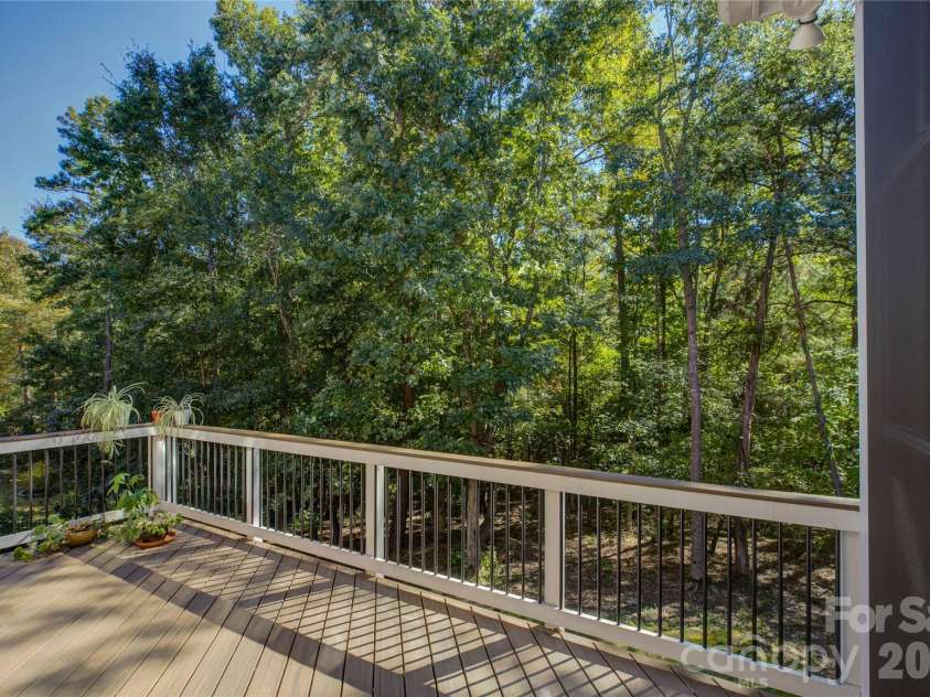 13700 Glen Abbey Drive, Charlotte, NC 28278.  MLS# CAR4436644, YatesRealty ID 58128. Stunning views from the deck