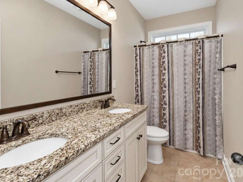 161 Blueview Road, Mooresville, NC 28117.  MLS# CAR4436304, YatesRealty ID 58130. Full Bathroom #2