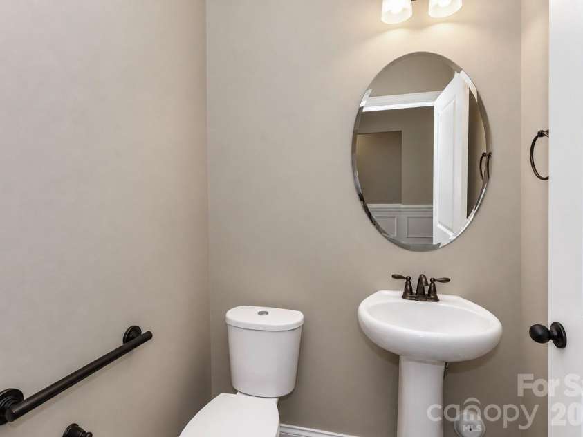 161 Blueview Road, Mooresville, NC 28117.  MLS# CAR4436304, YatesRealty ID 58130. Half Bath
