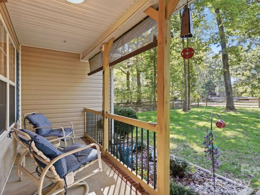 8610 Lochinvar Drive, Charlotte, NC 28227.  MLS# CAR4436249, YatesRealty ID 58132. Beautiful Views