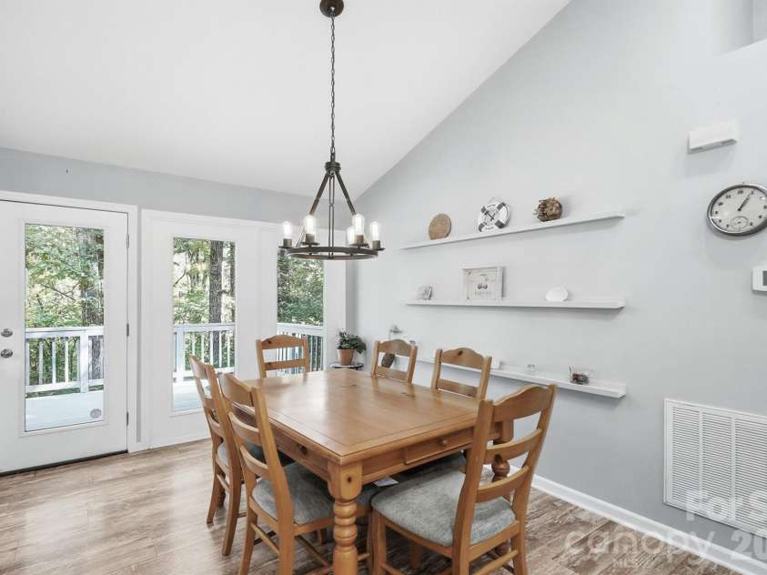 8610 Lochinvar Drive, Charlotte, NC 28227.  MLS# CAR4436249, YatesRealty ID 58132. Dining Area with Vaulted Ceiling