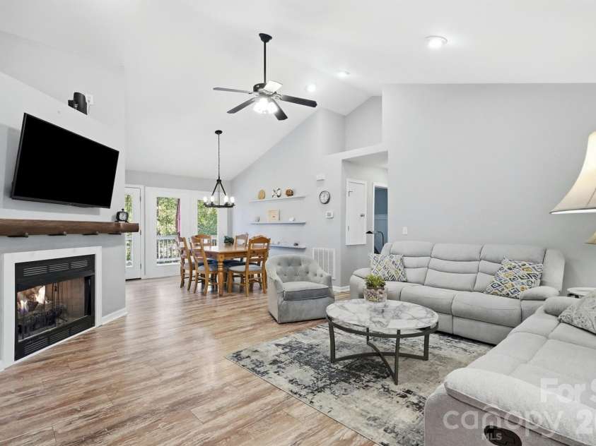 8610 Lochinvar Drive, Charlotte, NC 28227.  MLS# CAR4436249, YatesRealty ID 58132. Open Floor Plan