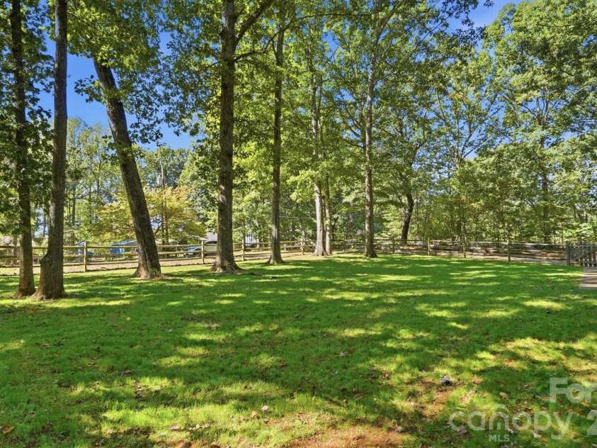 8610 Lochinvar Drive, Charlotte, NC 28227.  MLS# CAR4436249, YatesRealty ID 58132. Stunning Views
