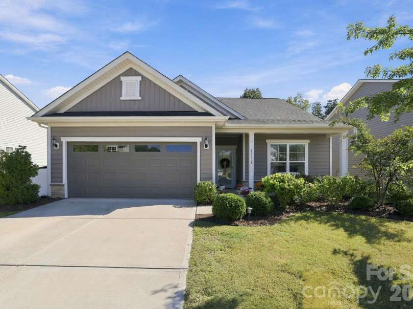 19201 Yellow Birch Drive, Charlotte, NC 28278.  MLS# CAR4436645, YatesRealty ID 58134. 