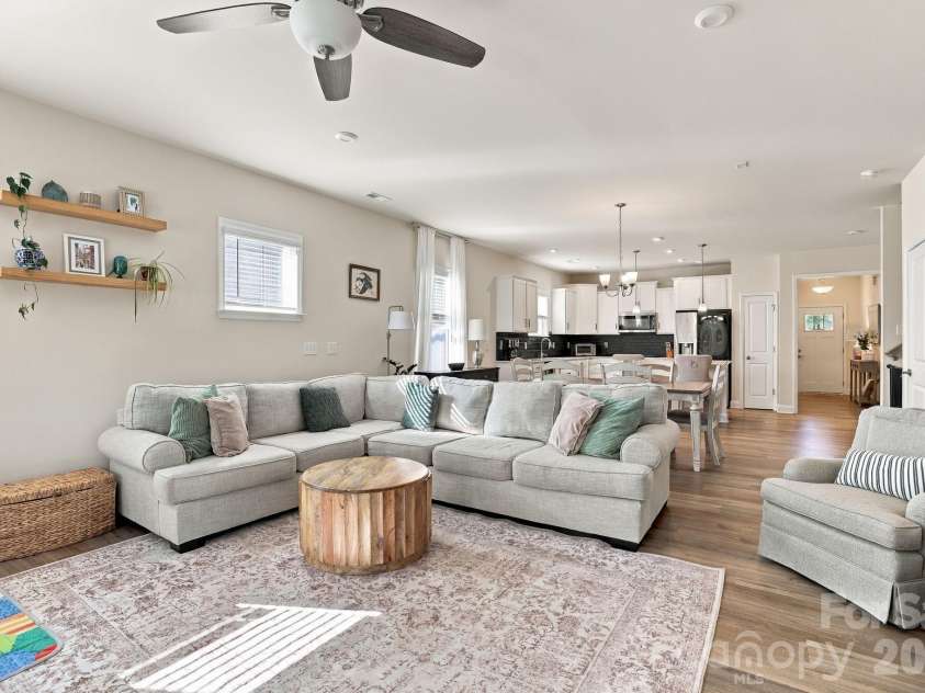 19201 Yellow Birch Drive, Charlotte, NC 28278.  MLS# CAR4436645, YatesRealty ID 58134. 