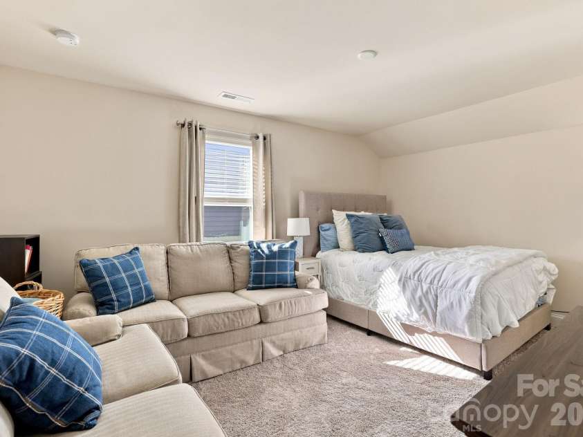 19201 Yellow Birch Drive, Charlotte, NC 28278.  MLS# CAR4436645, YatesRealty ID 58134. 