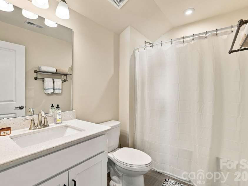 19201 Yellow Birch Drive, Charlotte, NC 28278.  MLS# CAR4436645, YatesRealty ID 58134. 