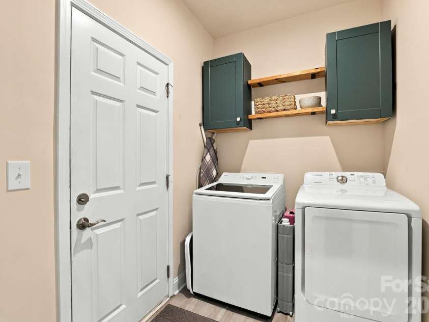 19201 Yellow Birch Drive, Charlotte, NC 28278.  MLS# CAR4436645, YatesRealty ID 58134. 