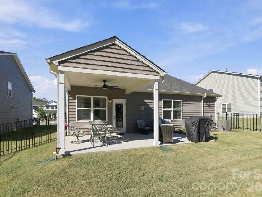 19201 Yellow Birch Drive, Charlotte, NC 28278.  MLS# CAR4436645, YatesRealty ID 58134. 