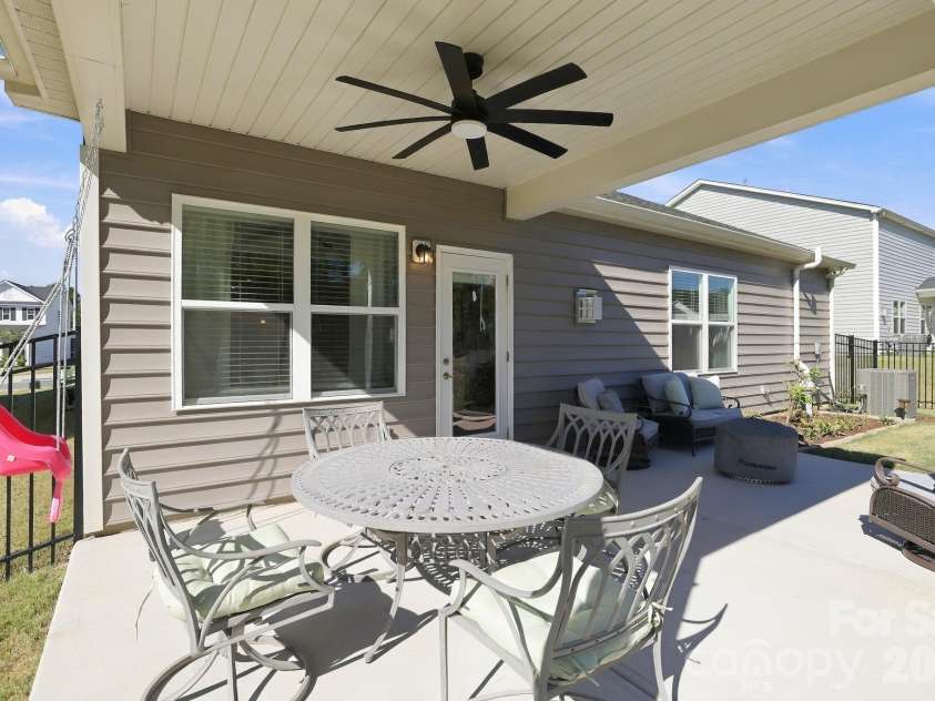 19201 Yellow Birch Drive, Charlotte, NC 28278.  MLS# CAR4436645, YatesRealty ID 58134. 