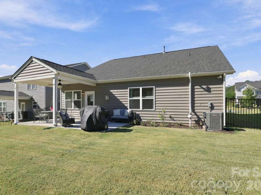 19201 Yellow Birch Drive, Charlotte, NC 28278.  MLS# CAR4436645, YatesRealty ID 58134. 